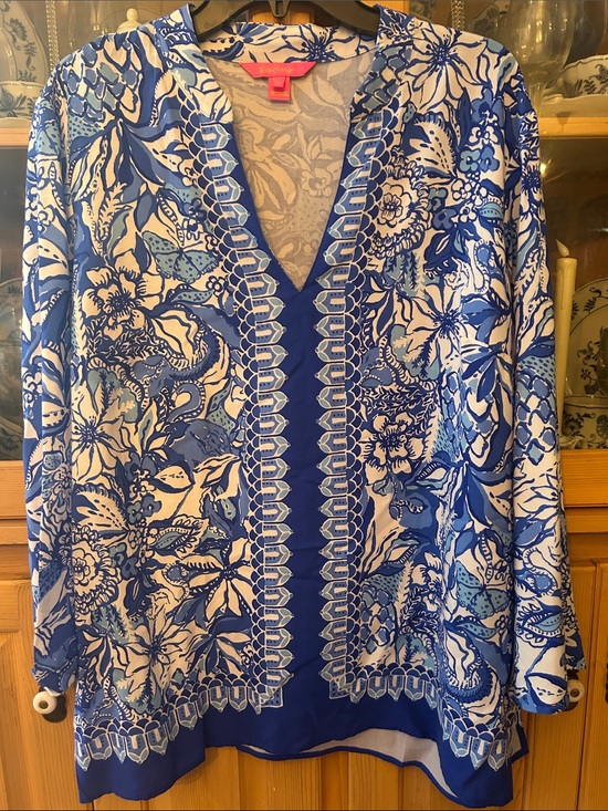 Lilly Pulitzer Tops - Lilly Pulitzer Blue & White Floral Blouse